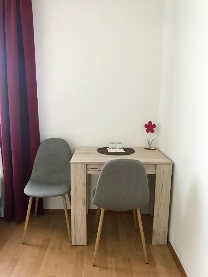 Juna Karlsruhe Exteriör bild