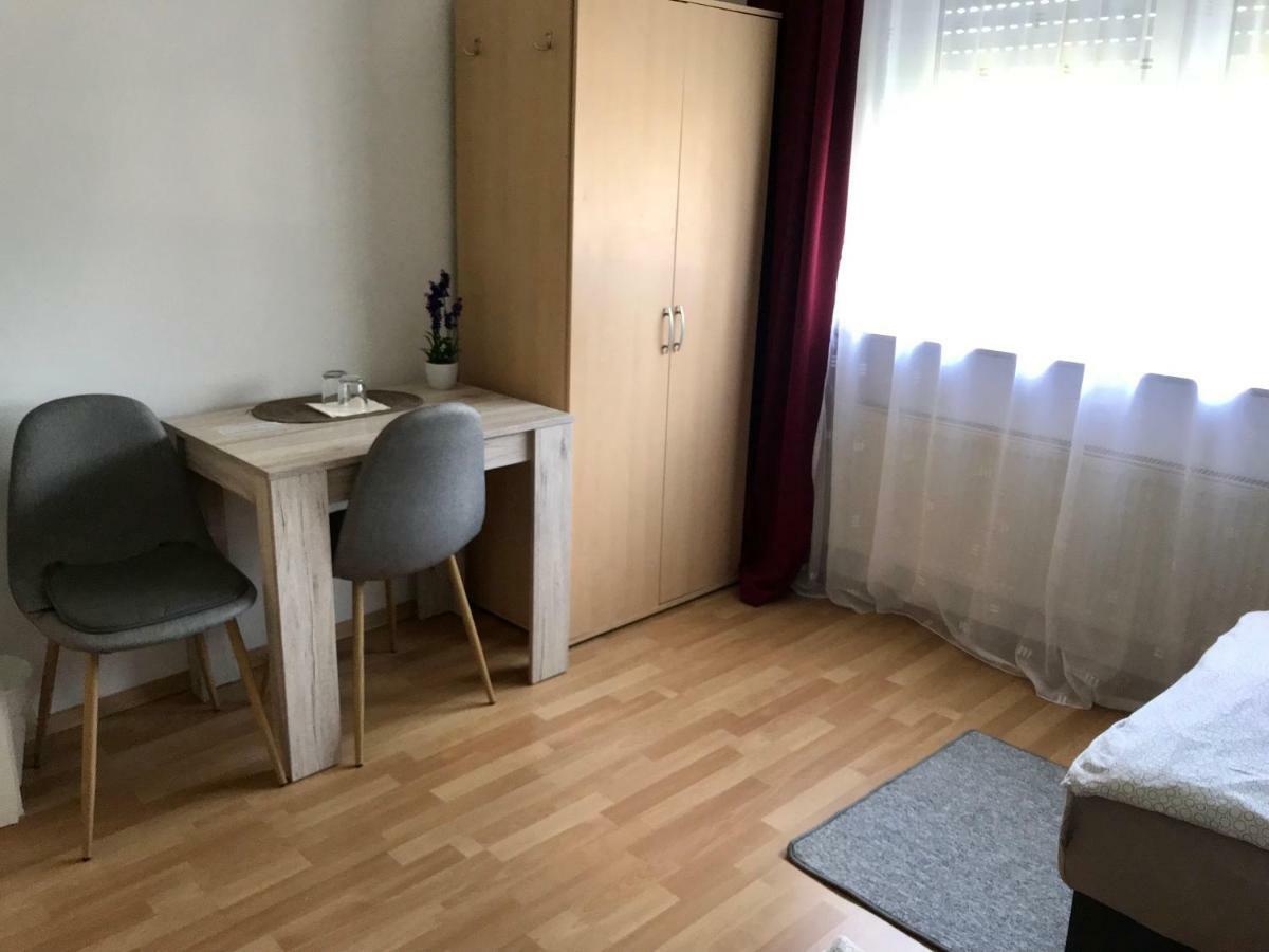 Juna Karlsruhe Exteriör bild
